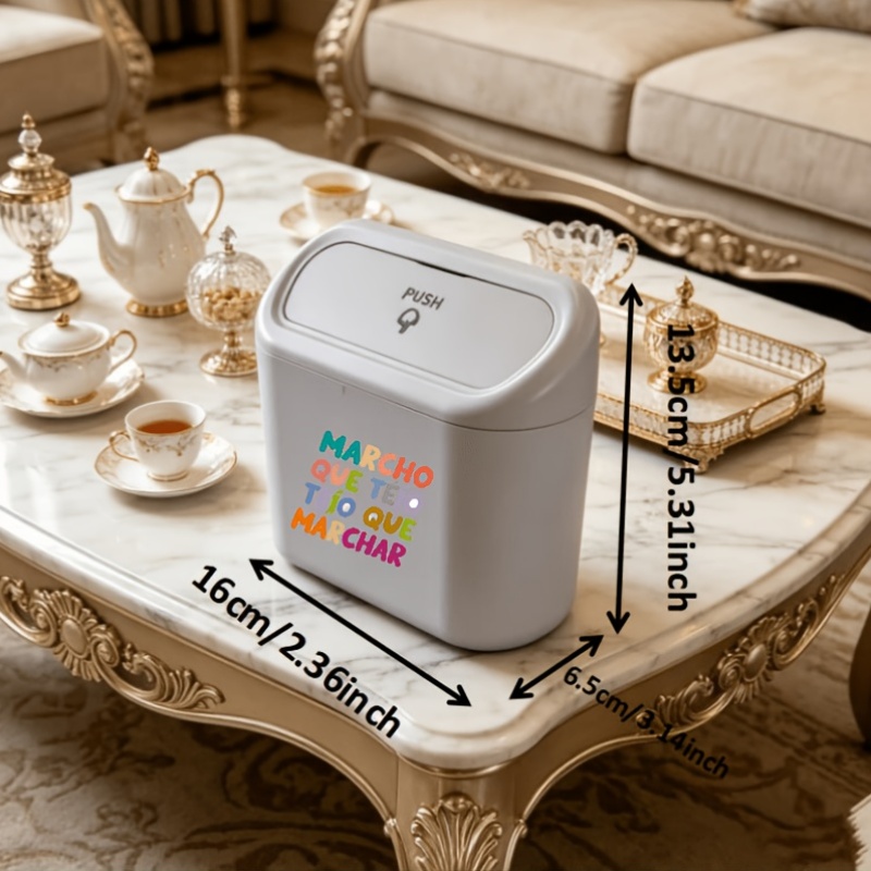 mini car trash can with lid surface printed with multicolor text combination portuguese alphabet illustration pattern side hanging car organizer lightweight space saving design easy to clean and organize
