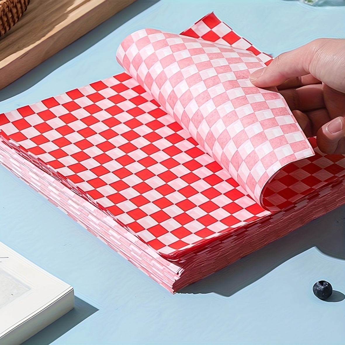 200 sheets of red checkered food   resistant burger paper