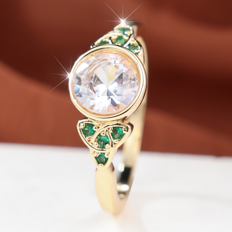 Golden Retro Pave Ring with Leaf-Shaped Decorative Zirconia
