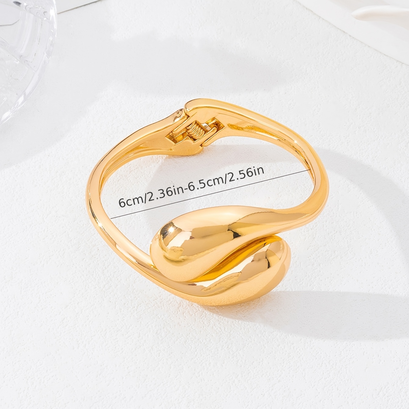 Stylish Open Spring Bracelet for Women, Perfect for Summer Gatherings
