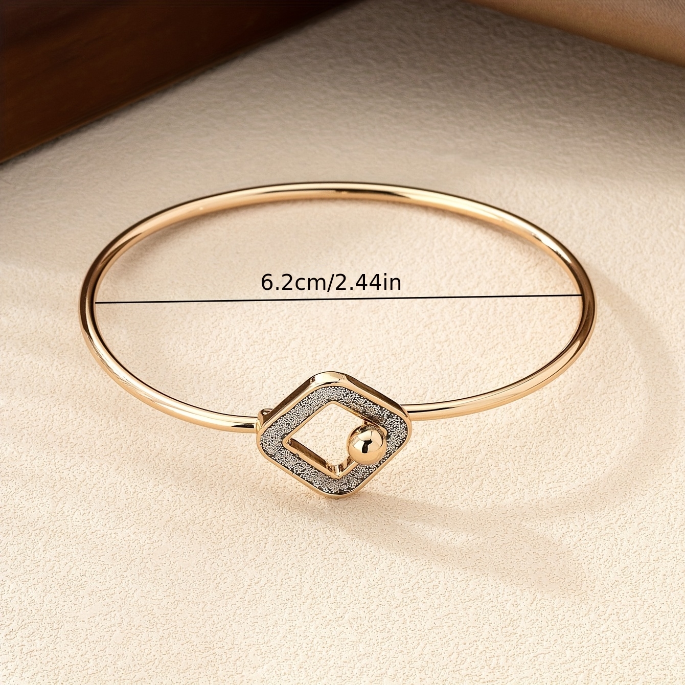 1 European and American Fashion Minimalist Geometric Open Bangle for Women, Suitable for Daily Wear