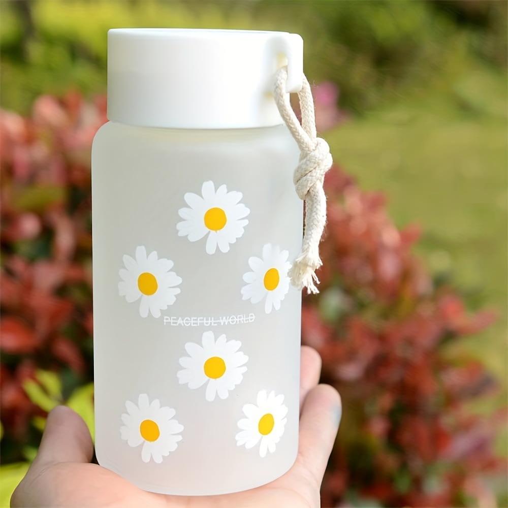 480ml Milk Juice Cute Water Bottle w/ Scale 2 Lids Little Daisy Matte Portable Transparent Water Cup Glass Bottles Creative Handy Cup (Six Flowers)