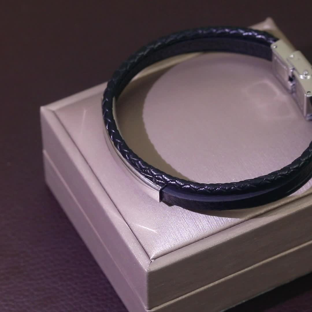 1pc Unisex Fashionable Elegant Braided Bracelet With R Letter
