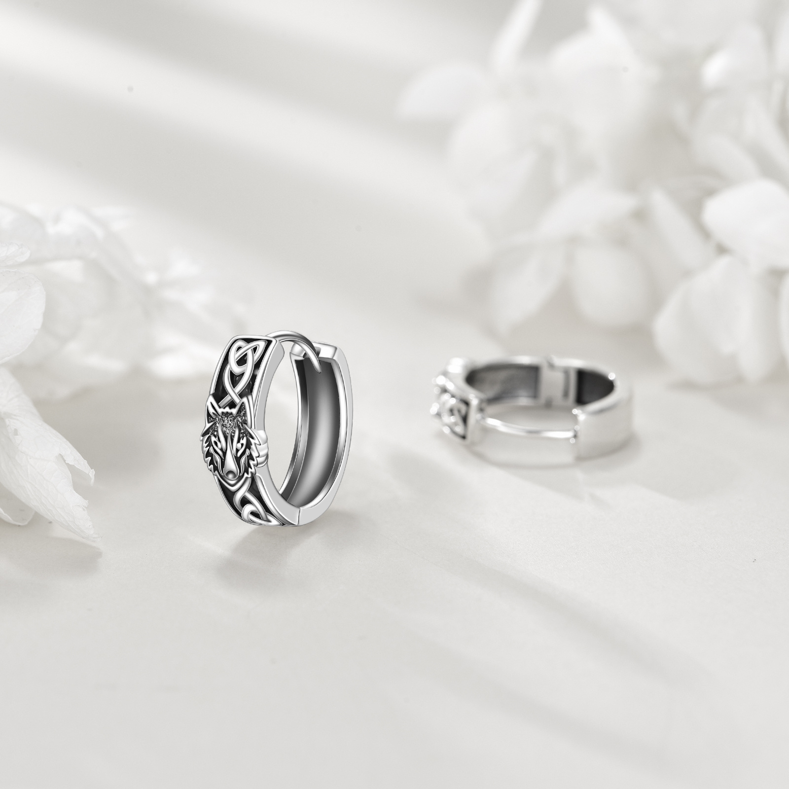 Image of Wolf Hoop Earrings, A Viking-inspired Jewelry Gift Suitable For Men And Women, Without Battery