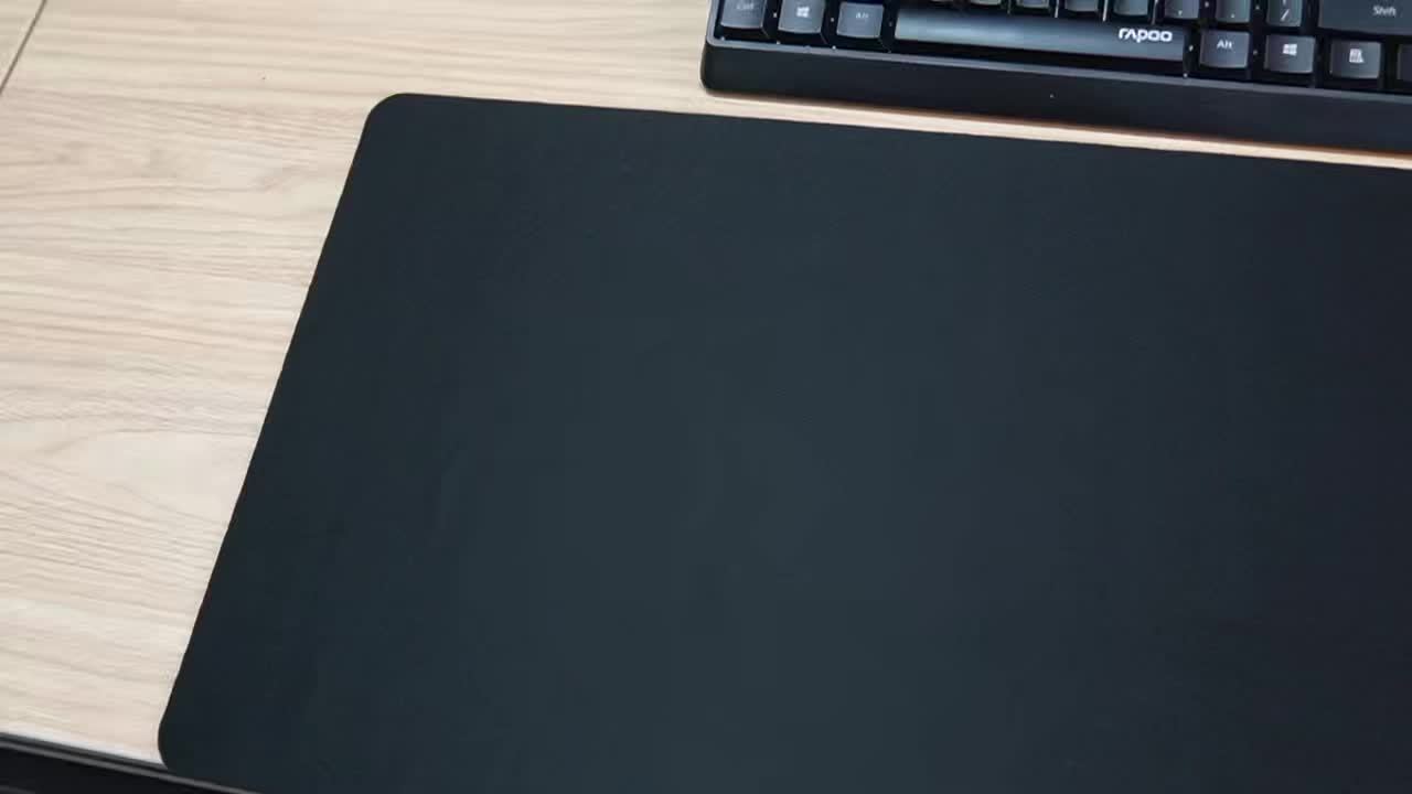 1pc Holiday Edition Christmas-themed Durable Rubber Mouse Pad, Suitable for Gaming, Office, and Home Use, Gaming Table Accessories | Fashion Mouse Pad | Smooth Surface Pad, Desktop Mouse Pad, Home Workspace Setup, Office Desk Accessory, Stylish