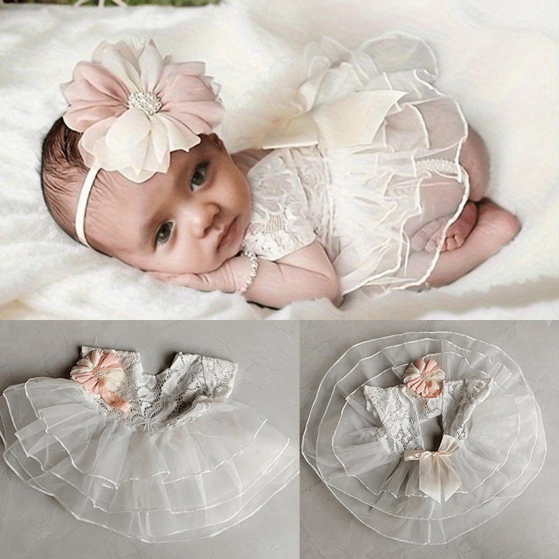 Primer Disfraz Bebé Recién Nacido Hecho Por Nurs: fotografía de stock ©  Sopotniccy #199015460