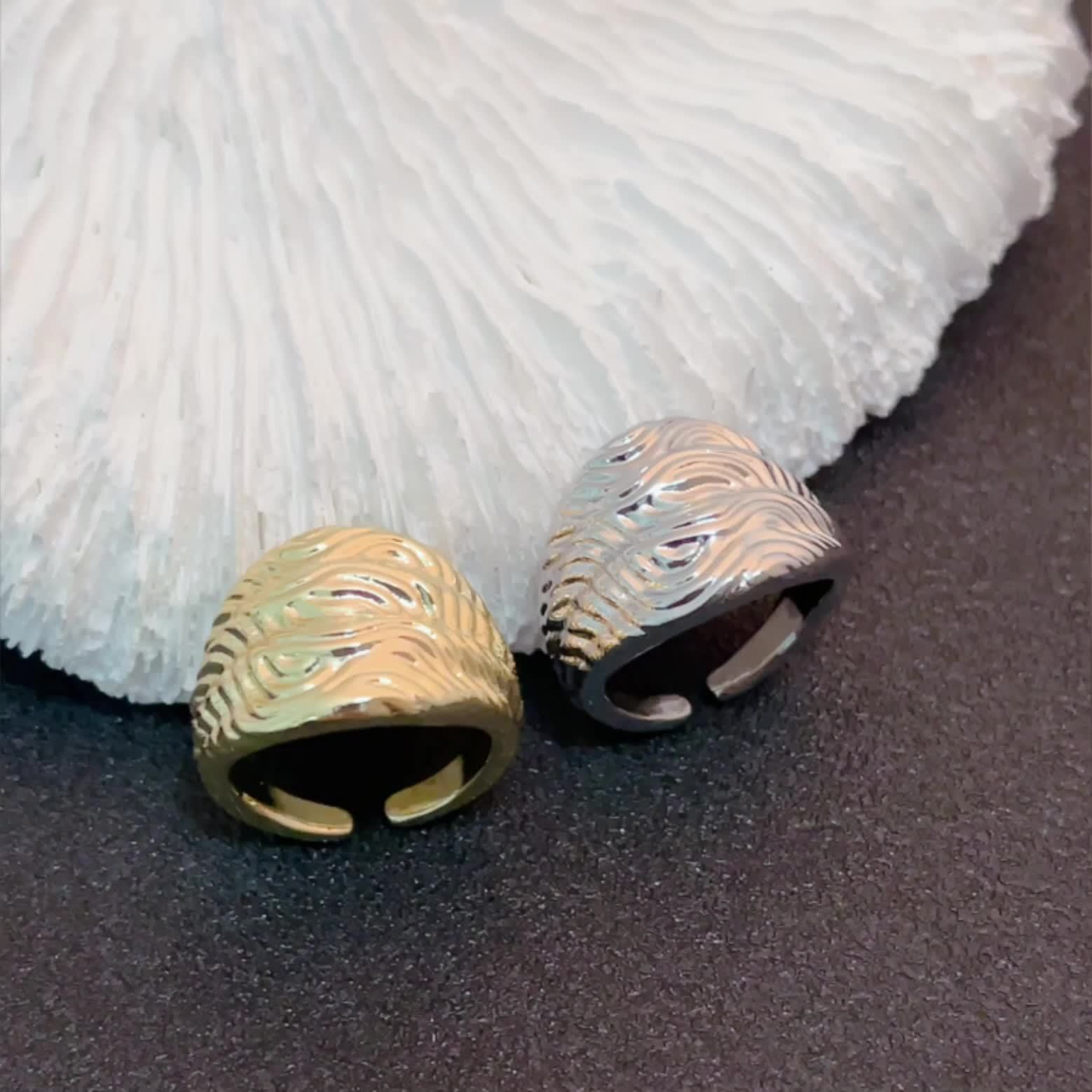 Unisex Adjustable Open Ring with Streamlined Pattern