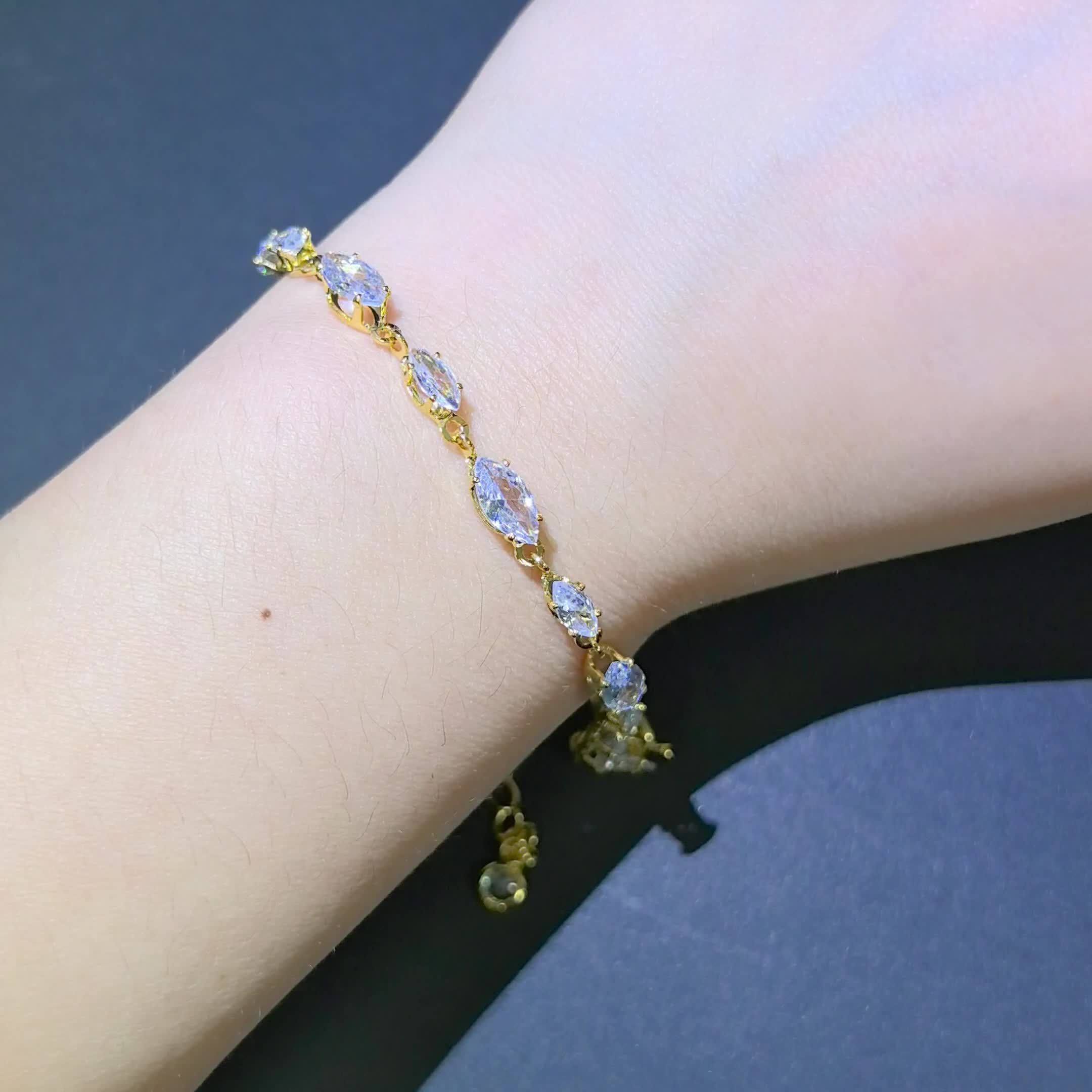 Stylish Oval Versatile Bracelet, Perfect for Gifting