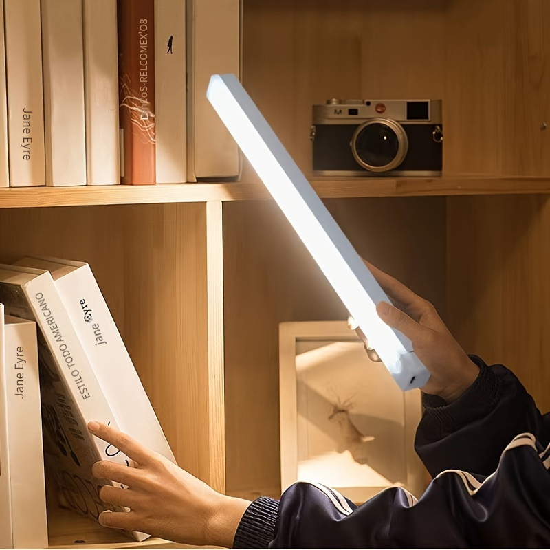 Luz LED inalámbrica con sensor de movimiento, recargable, para armarios,  iluminación debajo del mostrador, incluye calcomanías de montaje  magnéticas