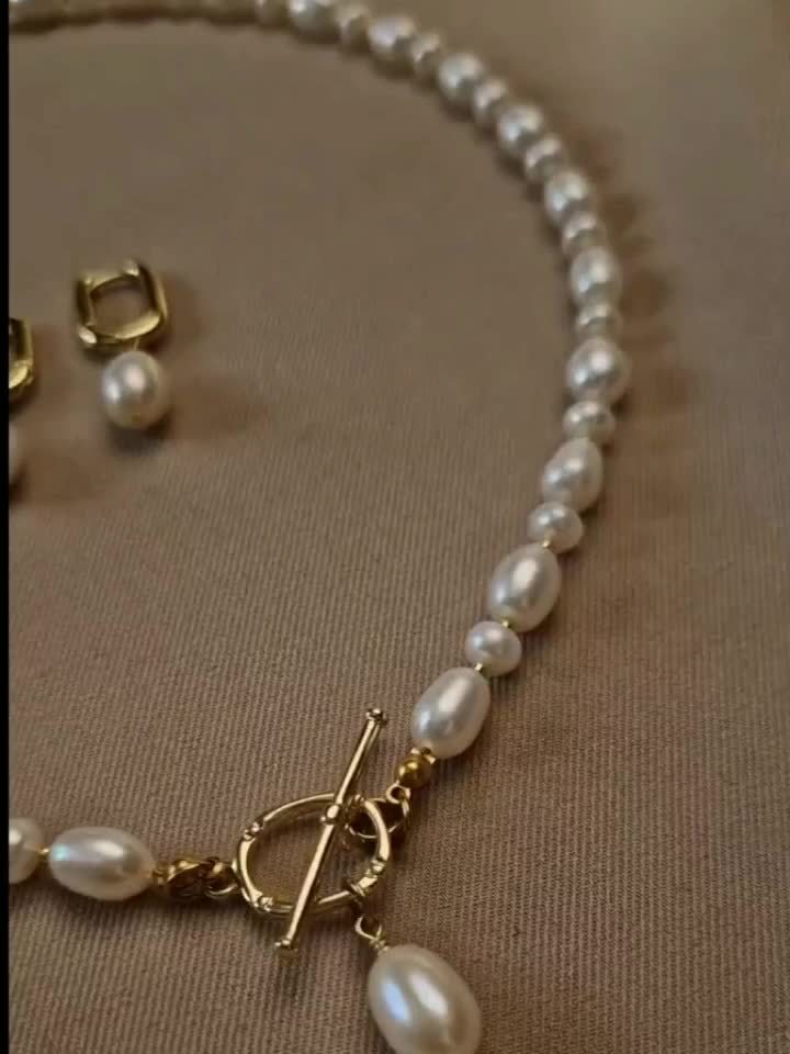 Natural Freshwater Pearls Necklace and Dangle Earrings Set