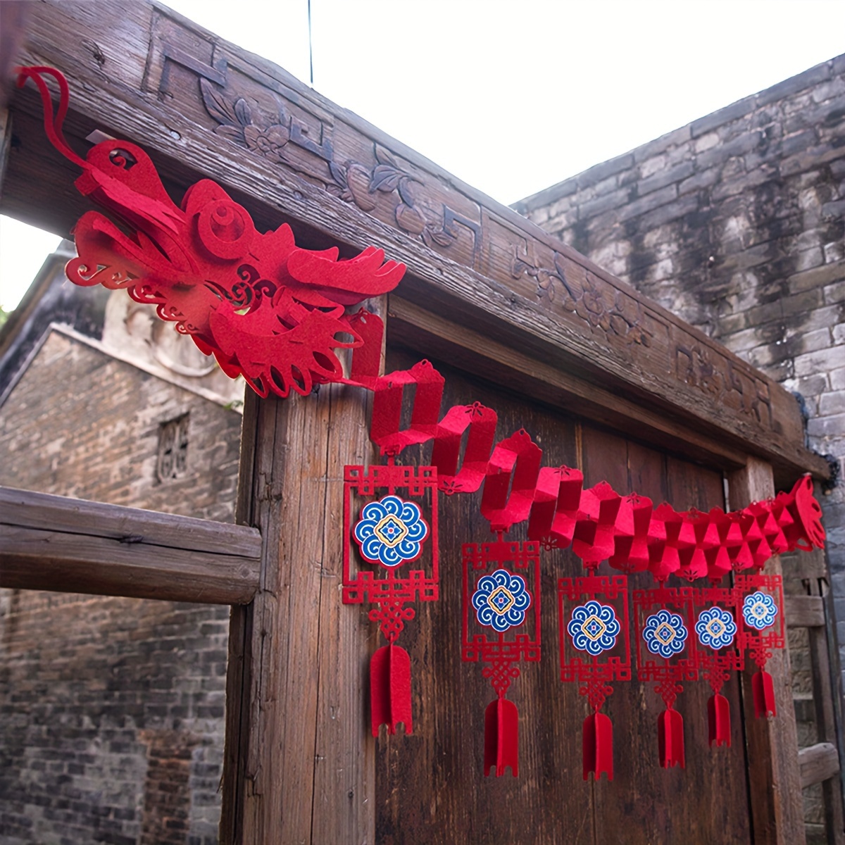 Décorations de Noël à suspendre pour le Nouvel An chinois 2023 - Nœud  chinois porte-bonheur rouge 3D - Lanterne orientale - Pompons traditionnels  Feng Shui - Décoration murale pour fête, festival : : Maison