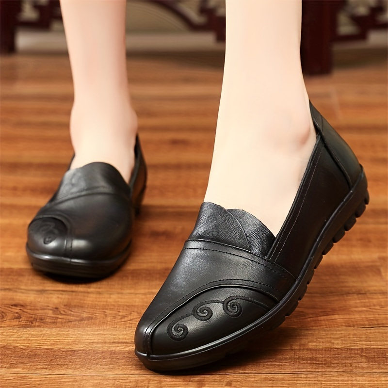Casual shoes women's single shoes 2021 spring and autumn new black flat  shoes all-match small leather shoes women's shoes