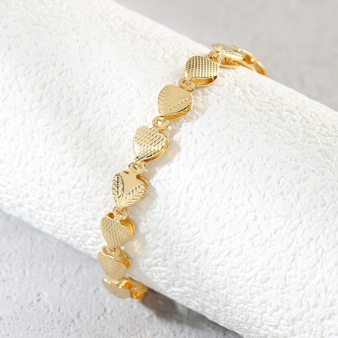 Simple Louis Vuitton Essential V Logo Elegant Ladies Gold Plated Bracelet  Best Website M61084