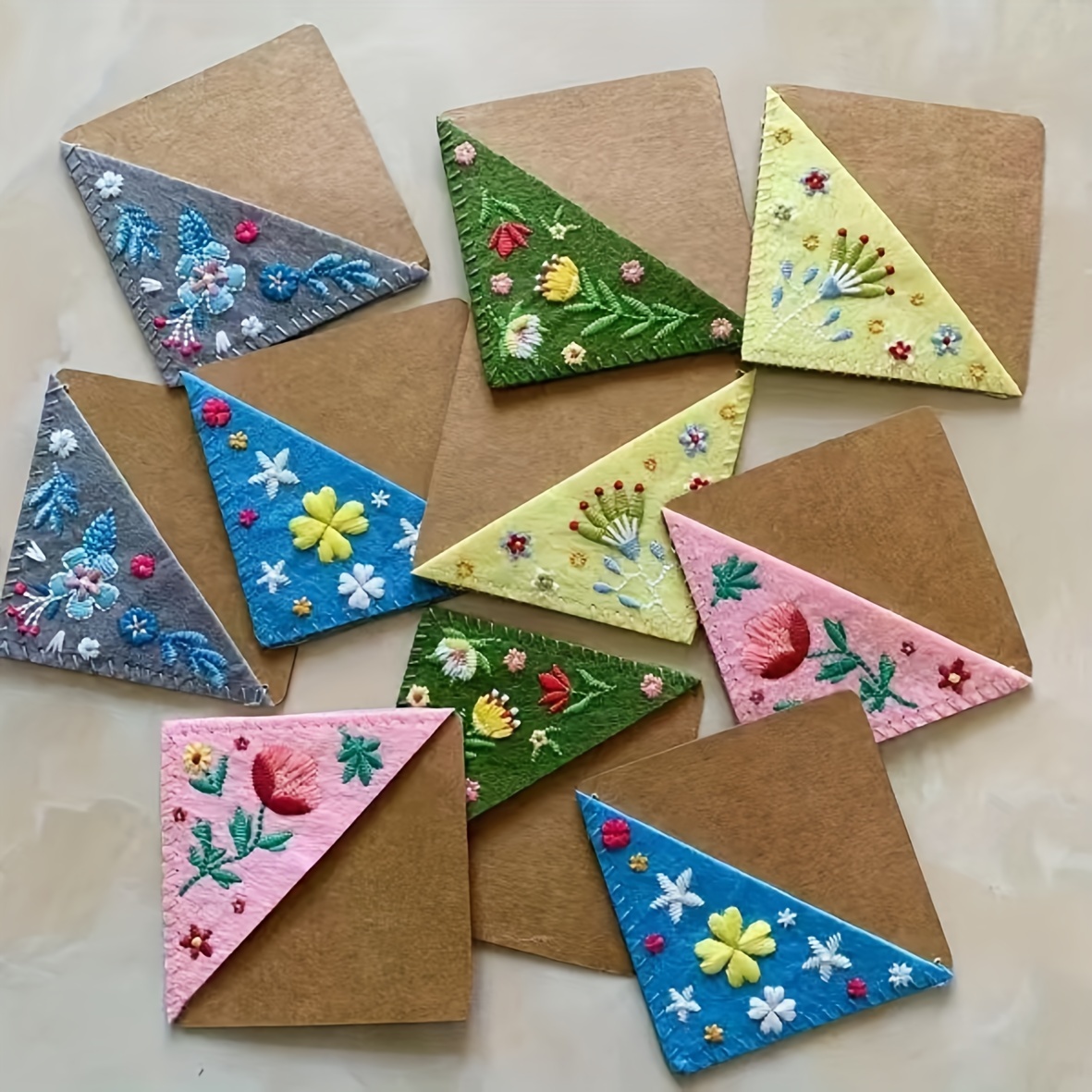 Personalized Hand Embroidered Corner Bookmark 26 Letters Felt Triangle  Corner Page Bookmark Handmade Stitched Book Marker Cute Flower Bookmarks  For Bo