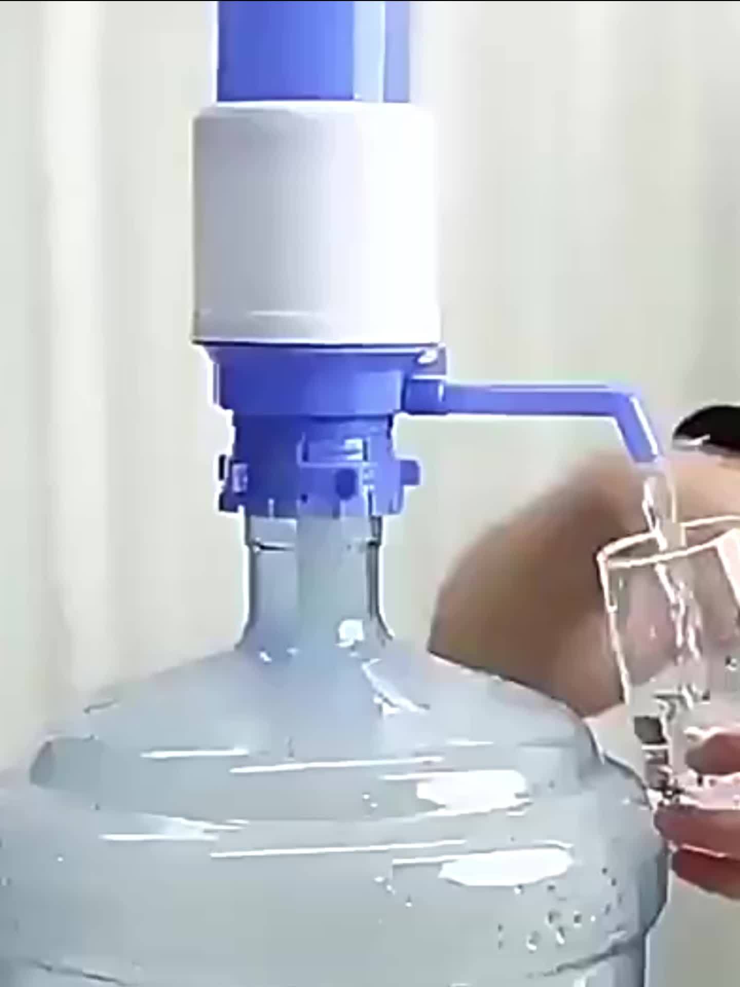 Manuelle Wasserpumpe, Wasserflaschenpumpe Blaue Handdruck-Trinkbrunnen-Druckpumpe,  BPA-freie Wasserpresse-Pumpe - Temu Germany