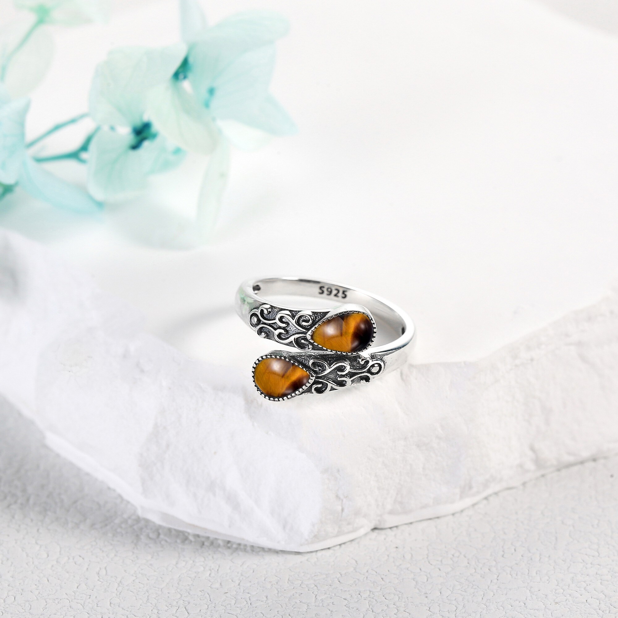 Women's Synthetic Tiger Eye Adjustable Band Ring — Victorian Style