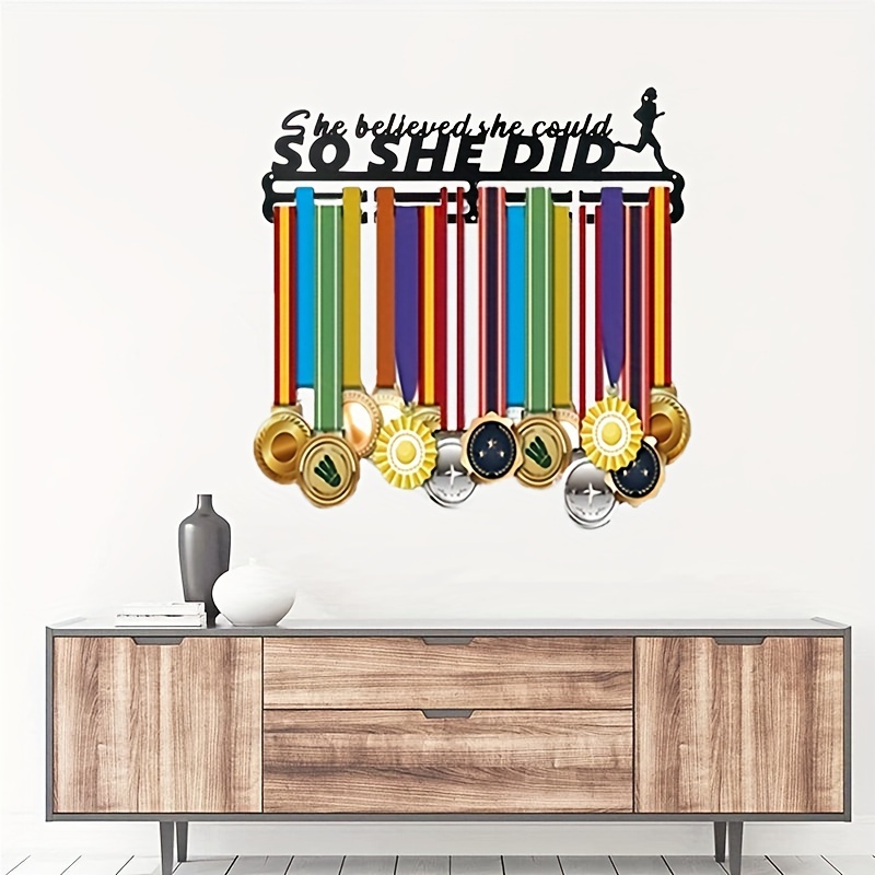 Percha de madera para medallas, estante para trofeos con 25 ganchos de  acero, soporte para medallas para montar en la pared, medallas de carrera