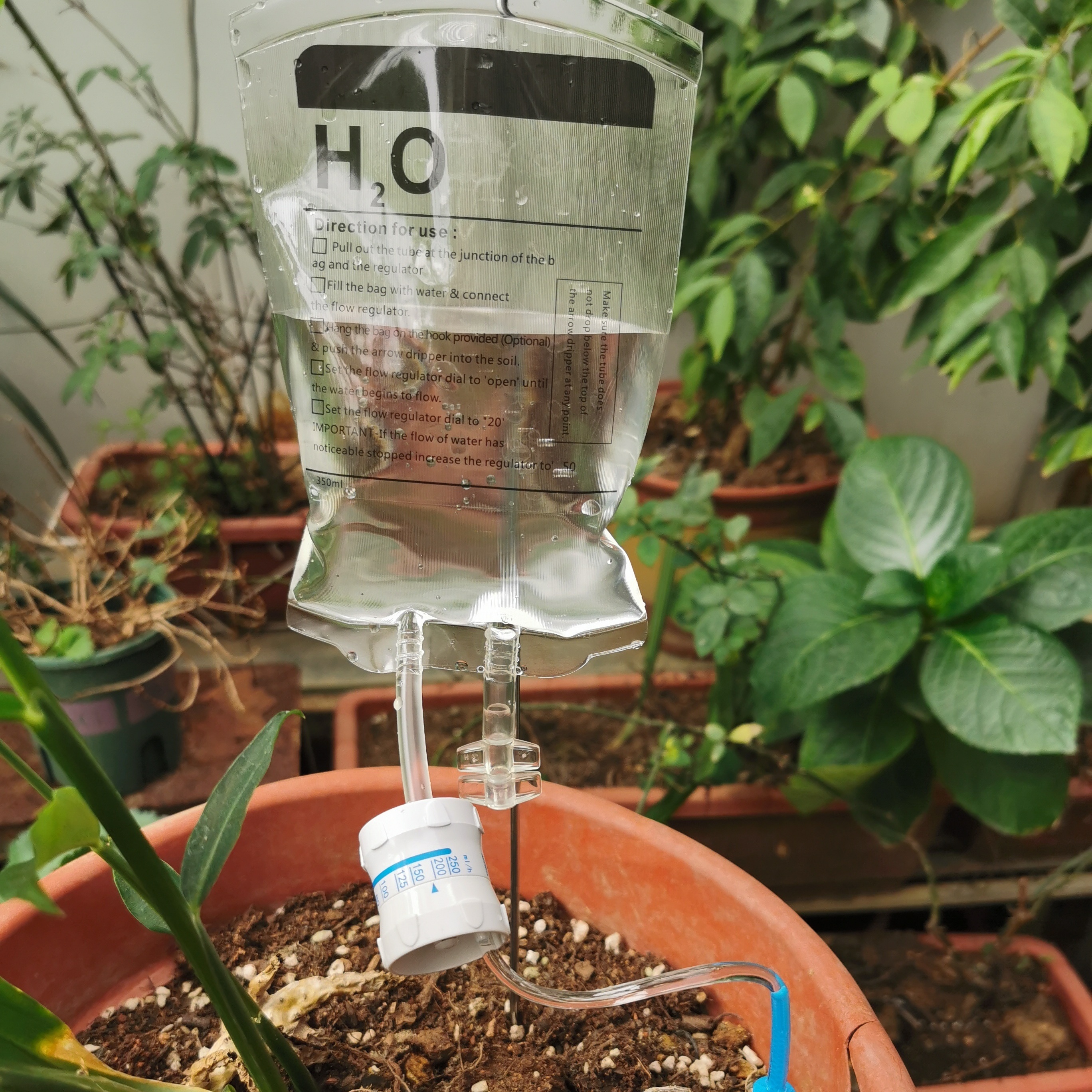 Kit d'arrosage goutte à goutte - set de 12 cônes d'arrosage automatique des  plantes - goutte à goutte - avec valve de contrôle à libération lente