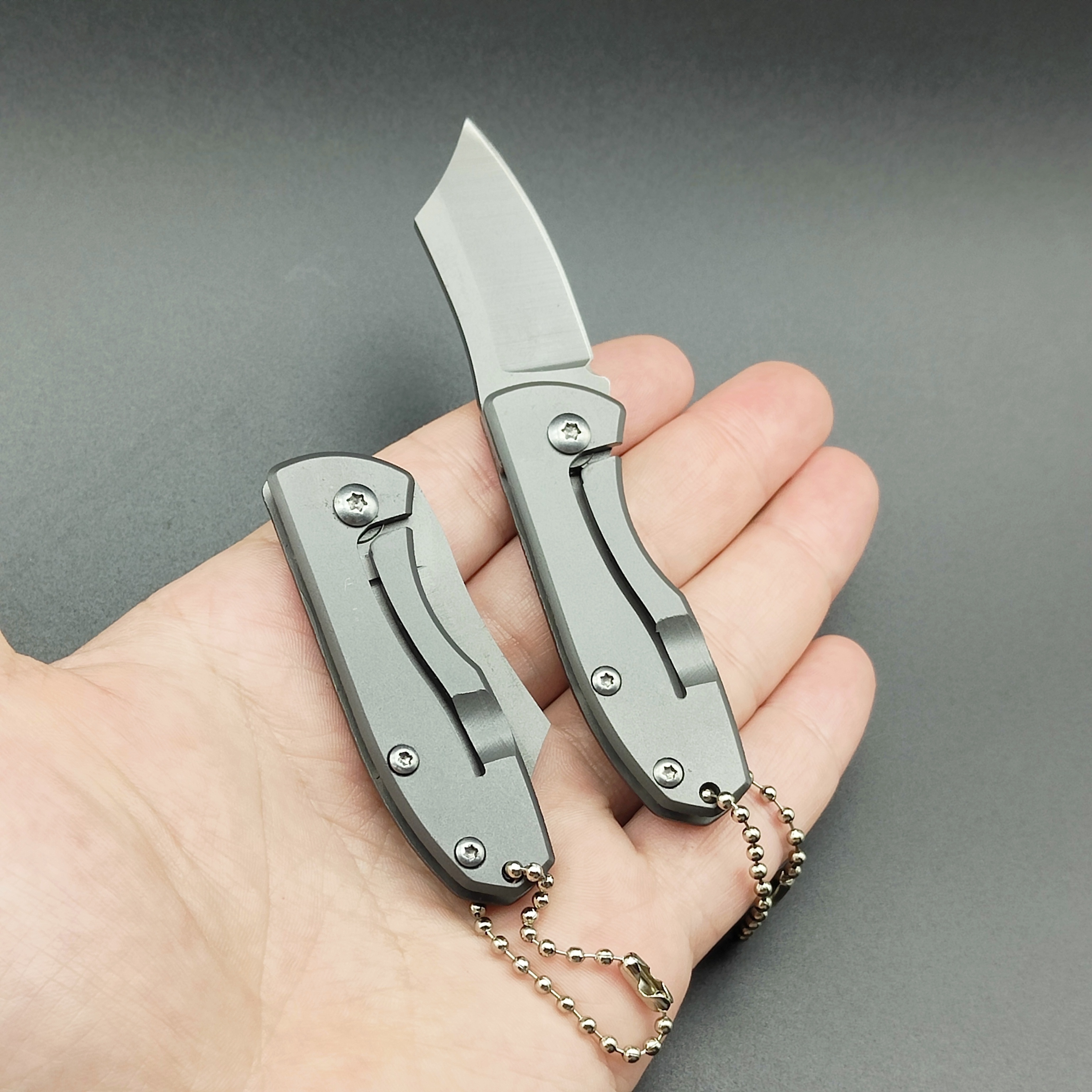 https://img.kwcdn.com/product/durable-portable-folding-pocket-knife/d69d2f15w98k18-b3353551/Fancyalgo/VirtualModelMatting/0299b3aec290fa4aa04afa9364e270ef.jpg?imageView2/2/w/500/q/60/format/webp