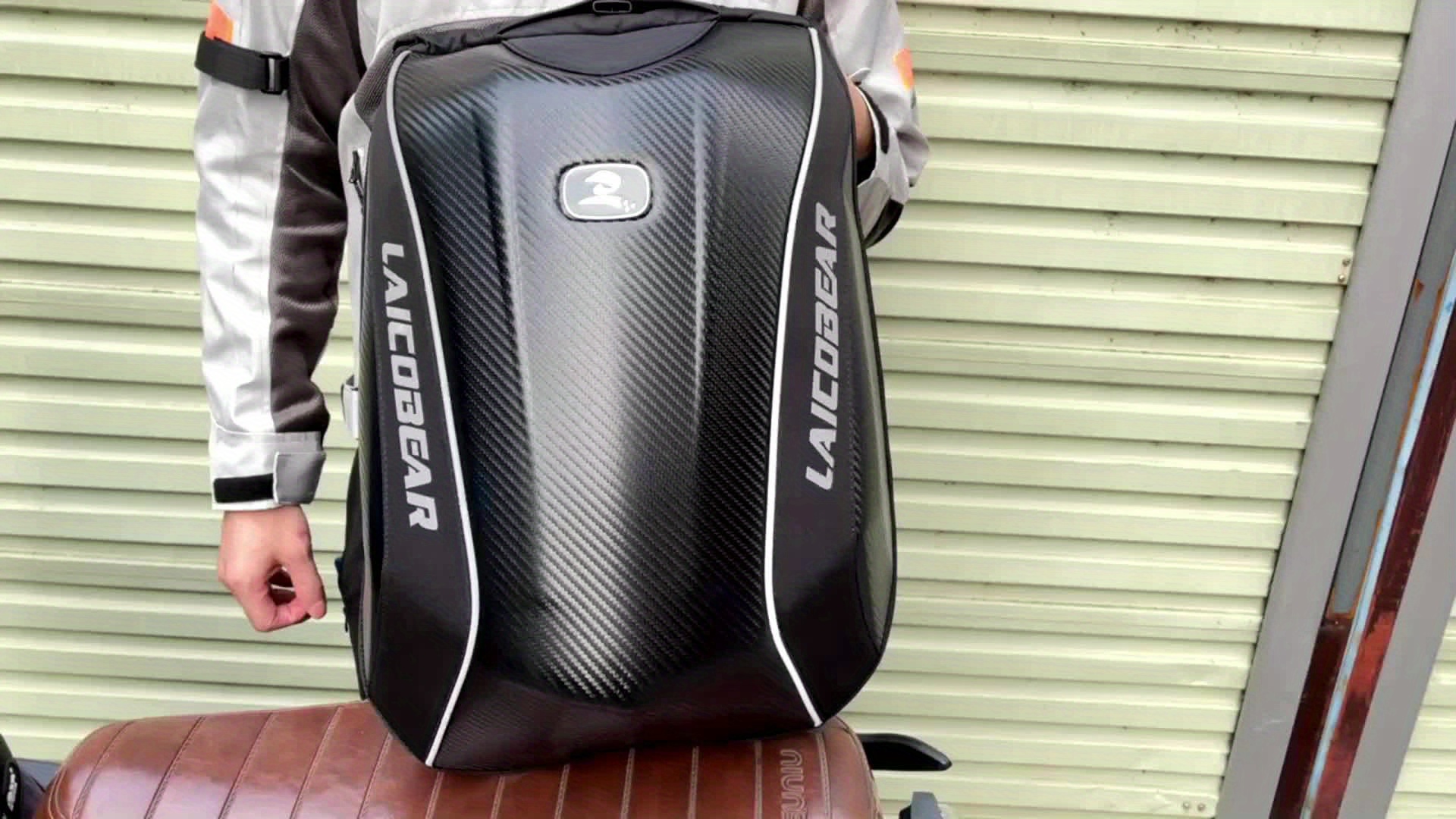  Mochila de motocicleta impermeable con carcasa dura, mochila de  fibra de carbono para hombre, accesorios de motocicleta : Automotriz