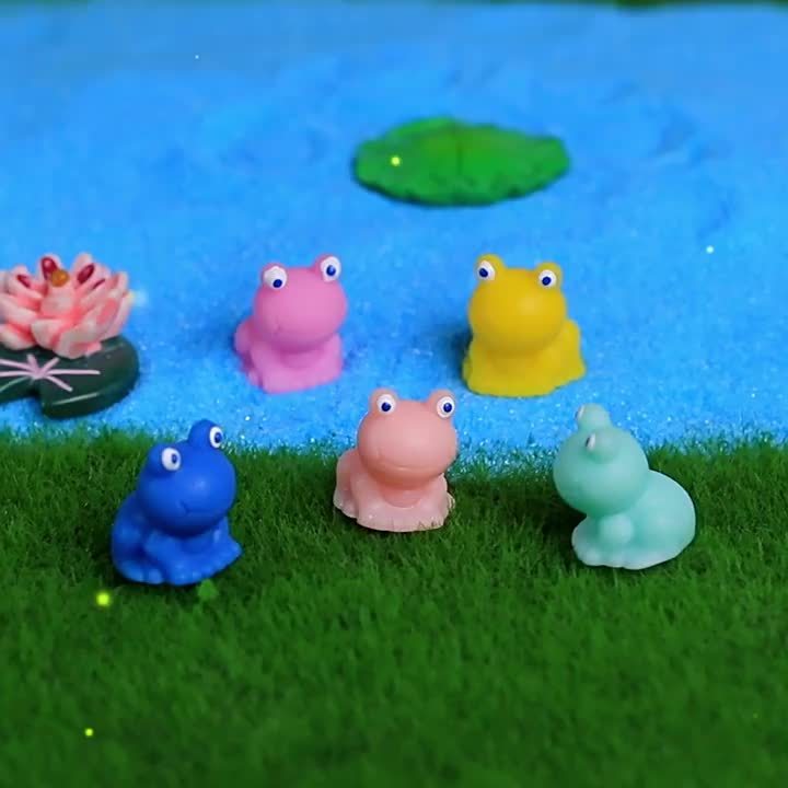 TTEDMO Mini Frogs 200 Pack,Tiny Frogs 200 Pack,Mini Resin Frogs,Mini Resin  Frogs Bulk,Miniature Resin Mini Frogs Green Frog (Blue,50 PCS)