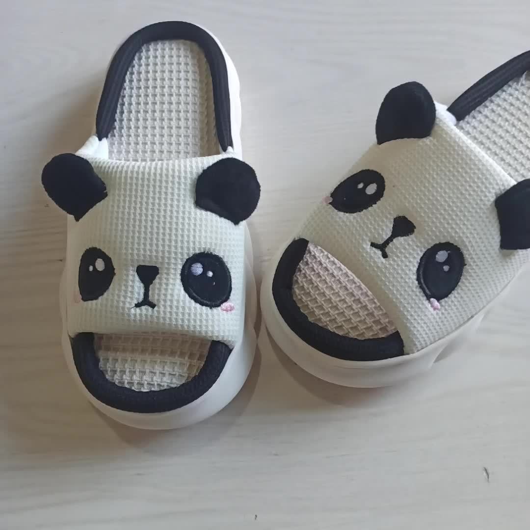 Pantoufles D'hiver Chaudes En Forme De Panda Doux Et Antidérapant En Peluche Pour La Maison Ou L'extérieur Avec Semelles Antidérapantes Pour Femme, A, 36.5 EU