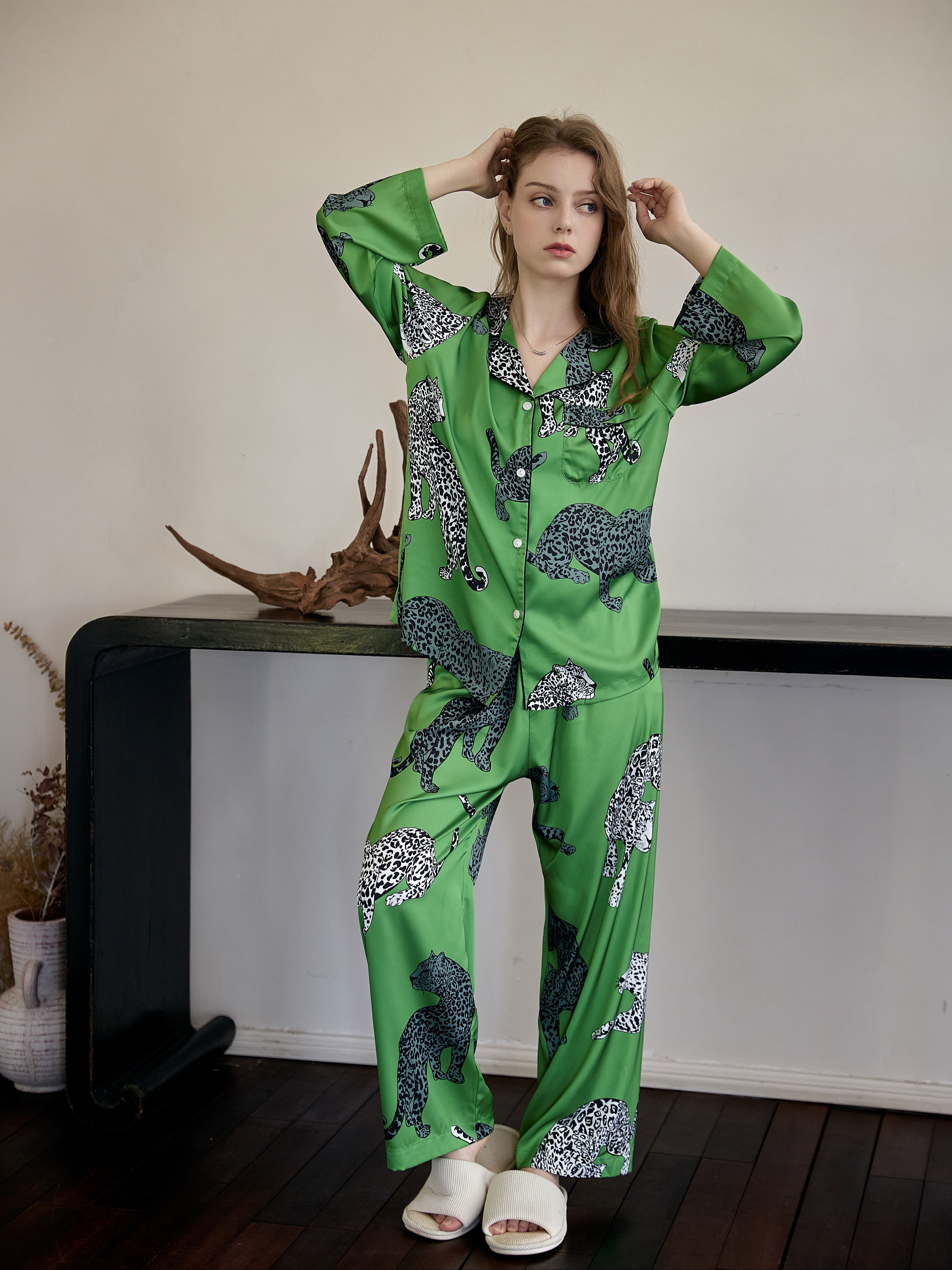 Combinaison pyjama en flanelle Carnaval Cute Shark, amusante et ample avec  capuche, lingerie et vêtements de nuit pour femmes