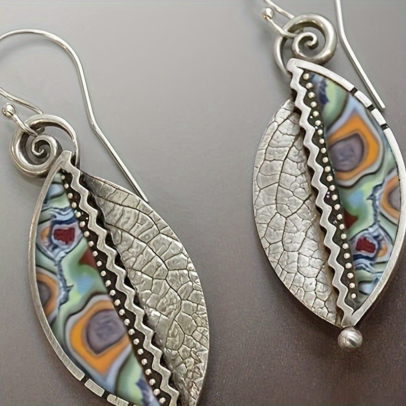 

Vintage-inspired Mens Bohemian Leaf Dangle Earrings - Stylish Gift For Birthdays, Anniversaries & Valentines Day - Lightweight & Versatile Design