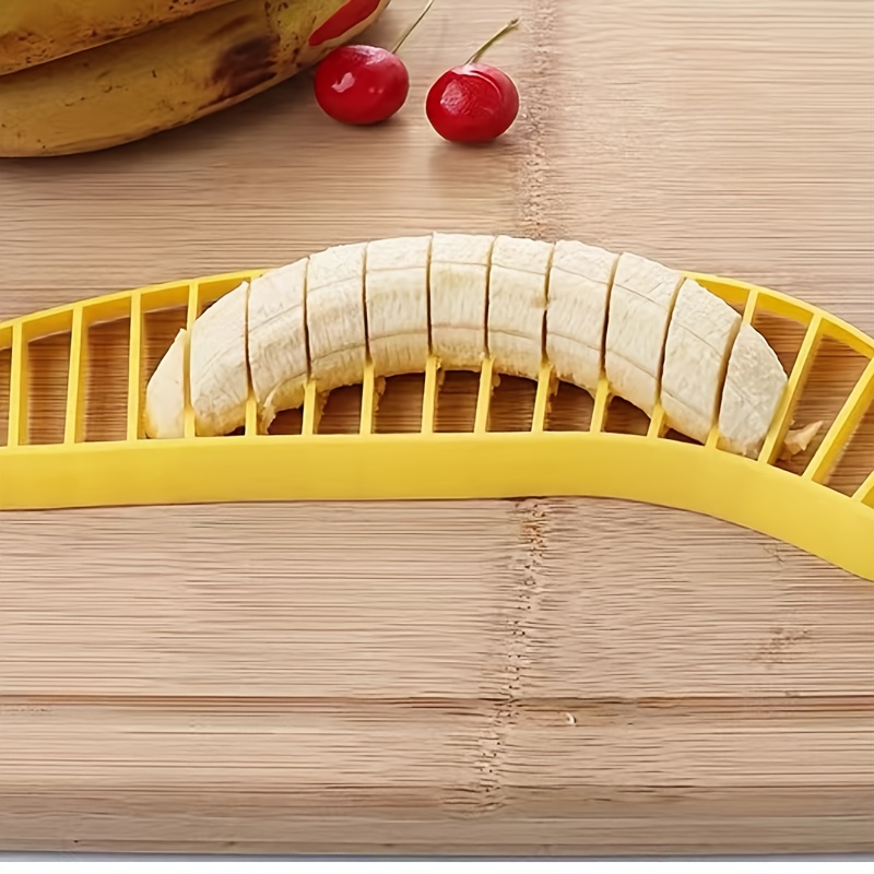 1pc Plain Plastic Banana Slicer, Yellow Banana Cutter For Kitchen
