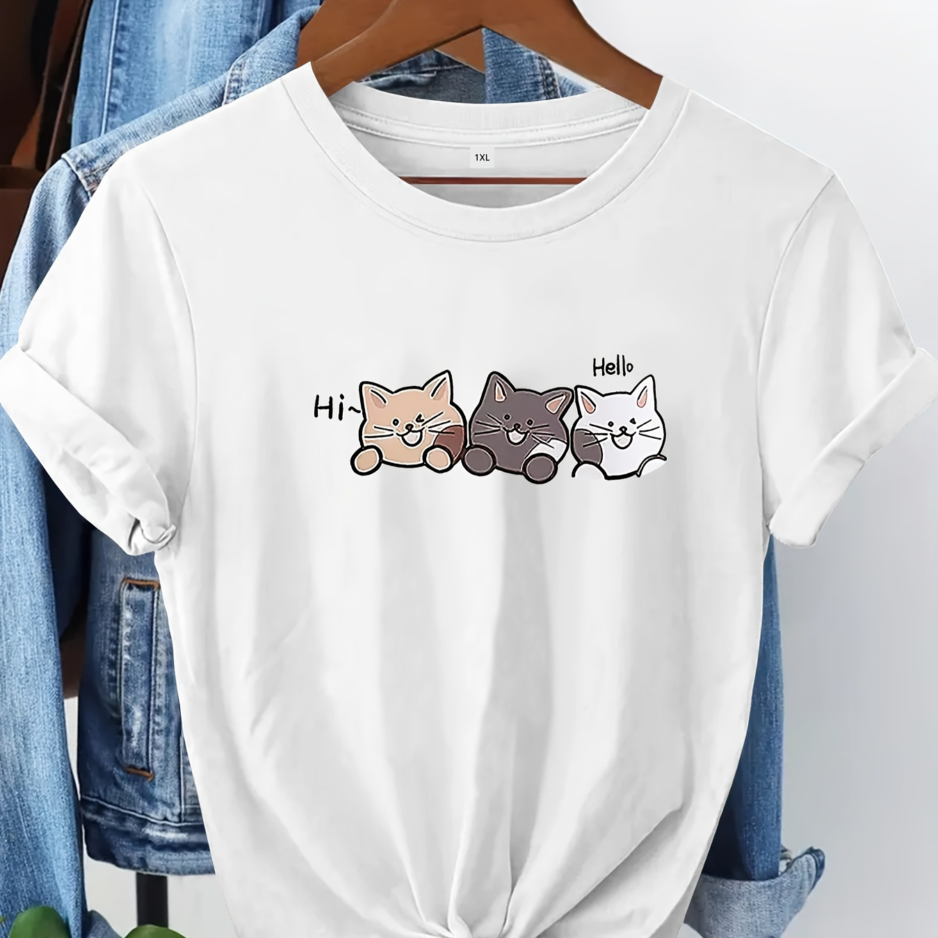 

Charme Ludique, T-Shirt Grande Taille pour Femme avec Imprimé Chat - Manches Courtes Décontractées, Col Rond, Mélange de Polyester, Lavable en Machine, Mode d'Été, Chemise à Chat