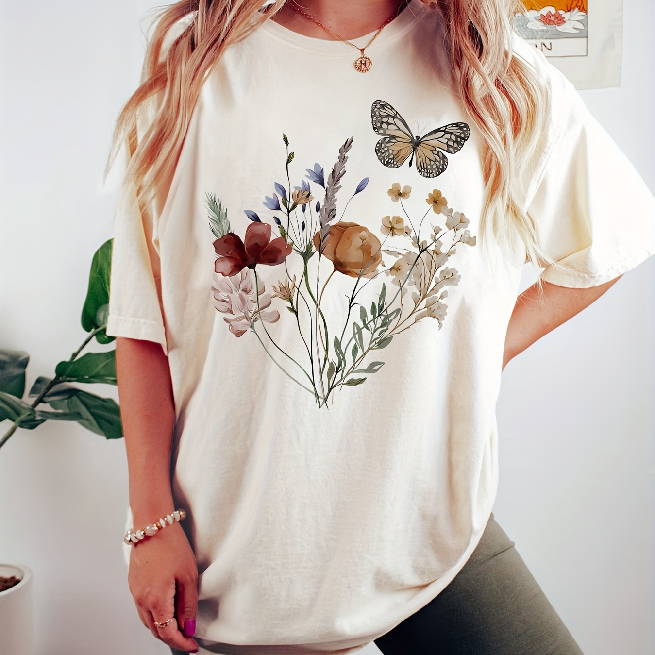 

Butterfly Print T-shirt, Short Sleeve Crew Neck Casual Top For Summer & Spring, Women's Clothing