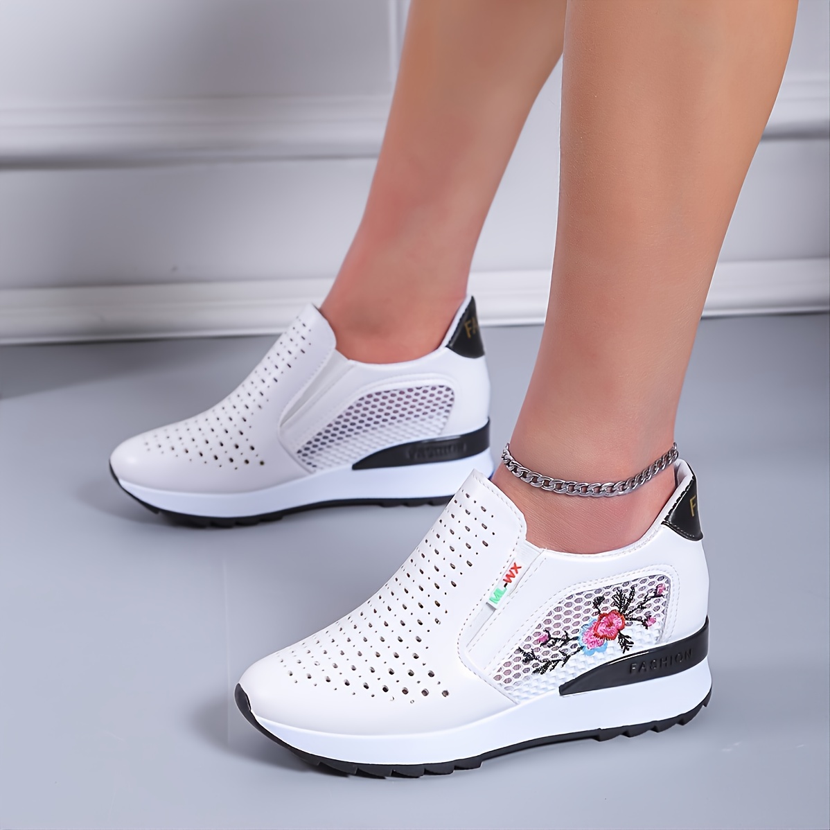 Women's Floral Embroidery Breathable Thick Sole Casual Sneakers