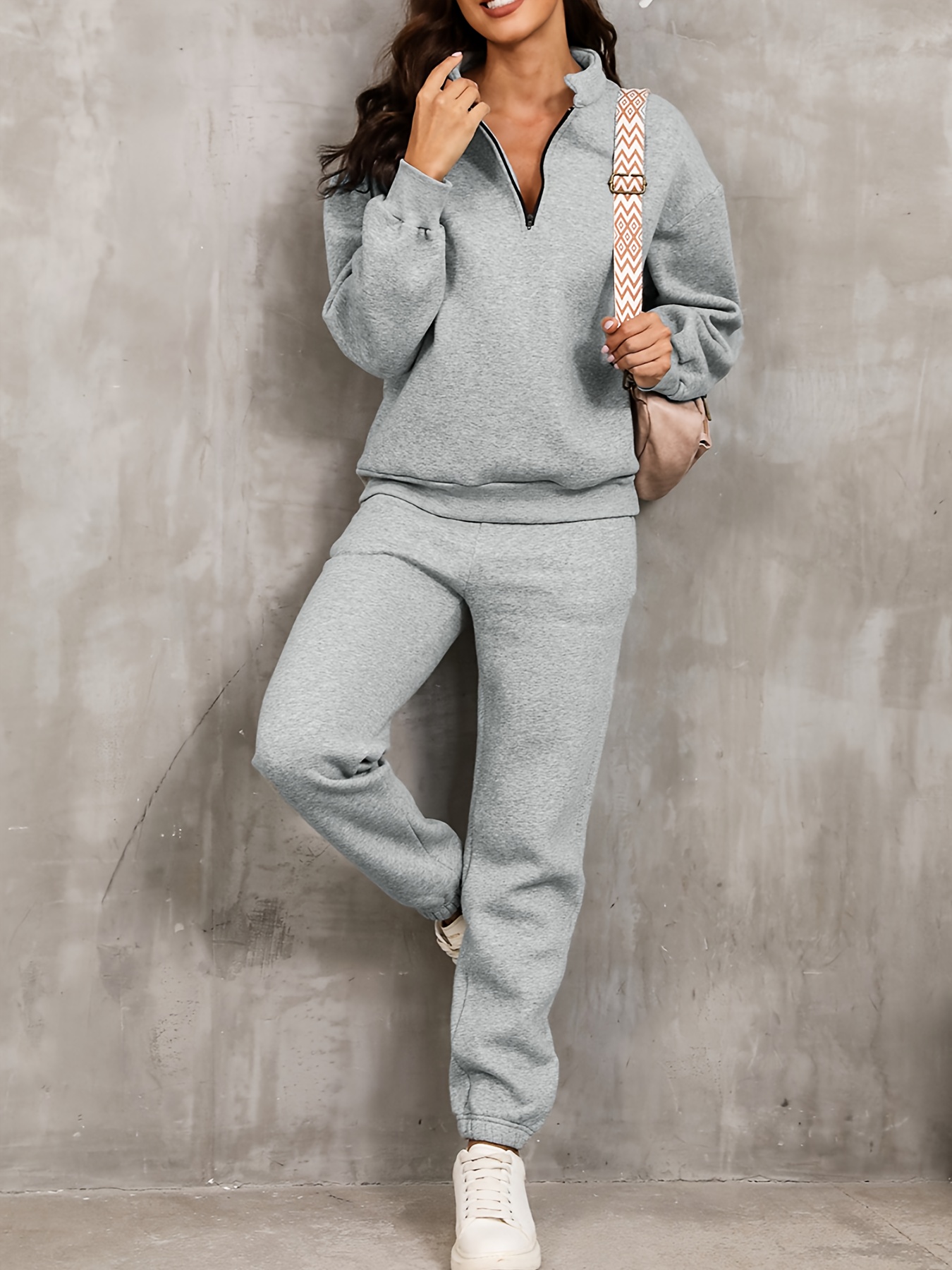 Sporty Womens Active Tracksuit Set With Ladies Sweatshirts, And