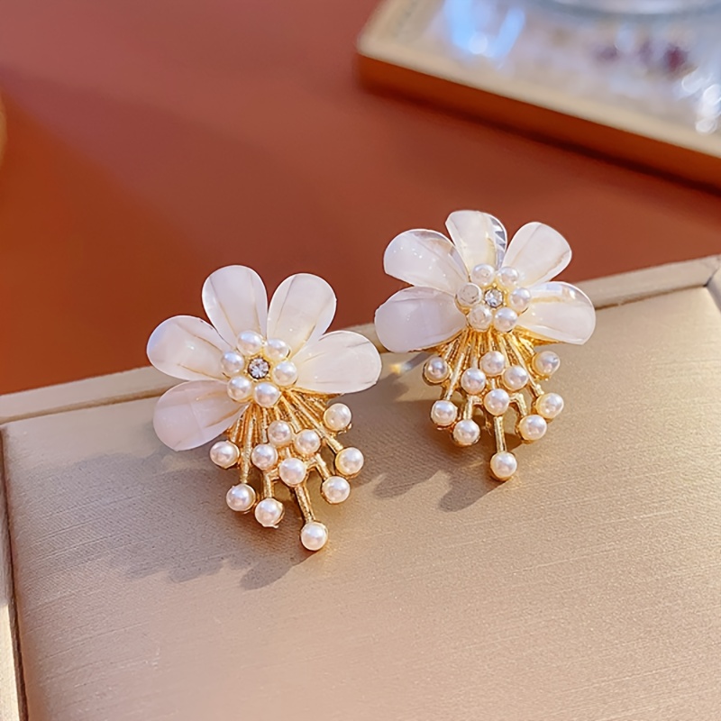 

New 2023 Super Fairy Flower Pearl Earrings Female Sweet Unique Design Earrings