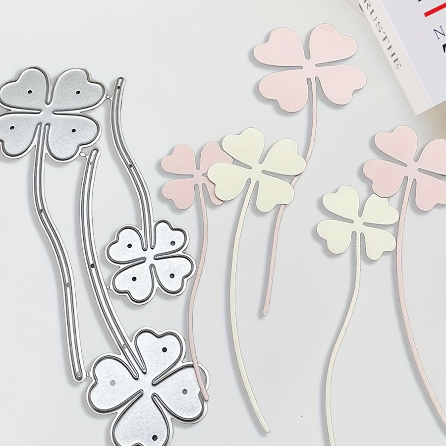 

A Cutting Die With A Clover Combination Border Decoration In Golden Color, Suitable For Diy , Embossing Paper For Molds, And Card Envelope Making.