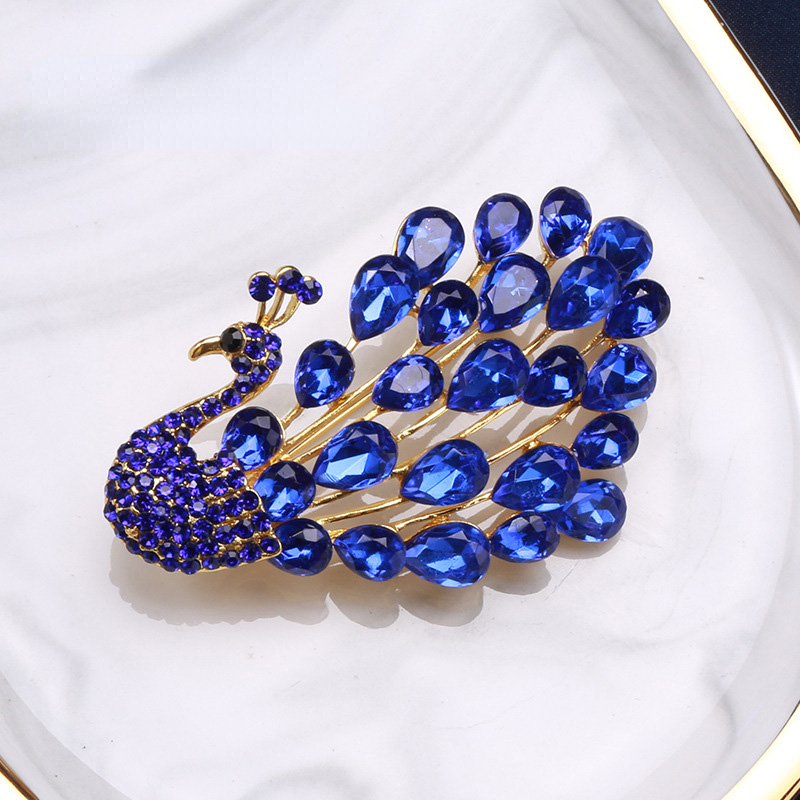 https://img.kwcdn.com/product/exquisite-rhinestone-peacock-brooches-pins/d69d2f15w98k18-5983648a/open/2023-08-08/1691480049140-f399cf12d80f403eb689220906ed96b0-goods.jpeg