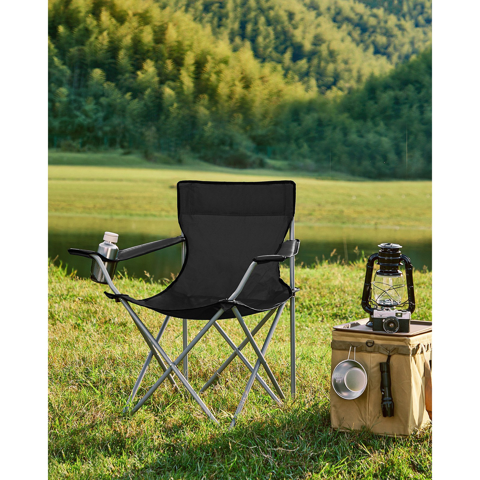 E-shop Set mit 2 faltbaren Campingstühlen, Outdoor-Stühle mit Armlehnen und Getränkehalter, stabile Struktur, max. Tragkraft 120 kg