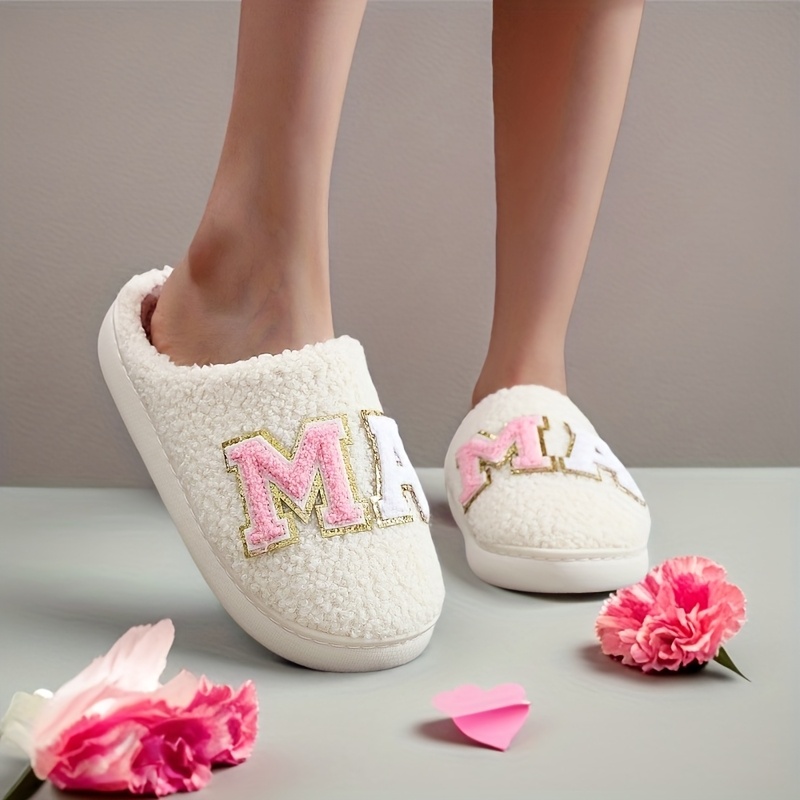 

Women' Golden Letter Mama Plush Slippers, Cozy Indoor Winter Slippers Gift For Mom