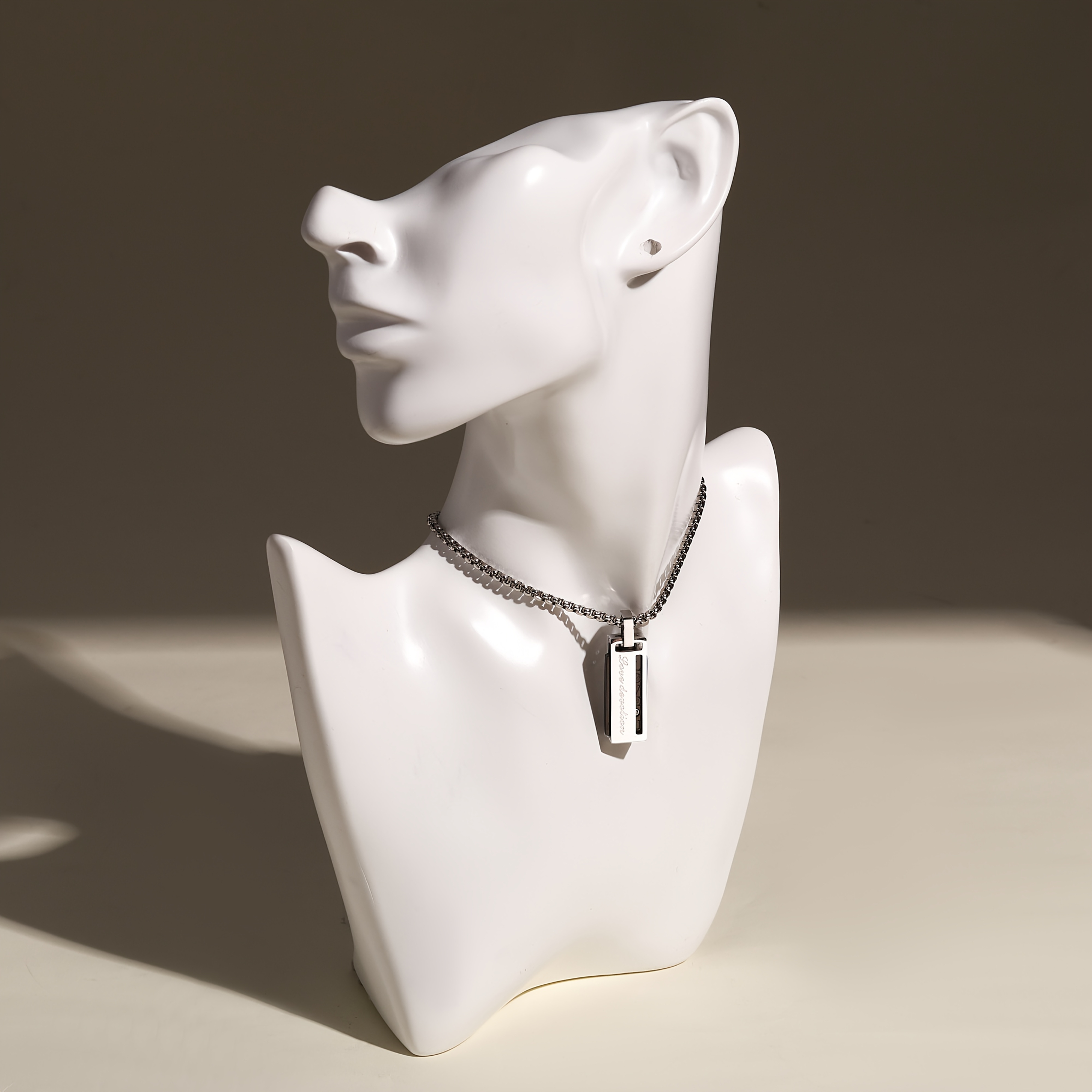 Image of The 925 Silvery Pendant Is A Small Square Box Made Of 925 Silvery That , Featuring The Engraving "" Inside. A Stylish Necklace, Perfect As A Gift For Special, For A Birthday, Holiday