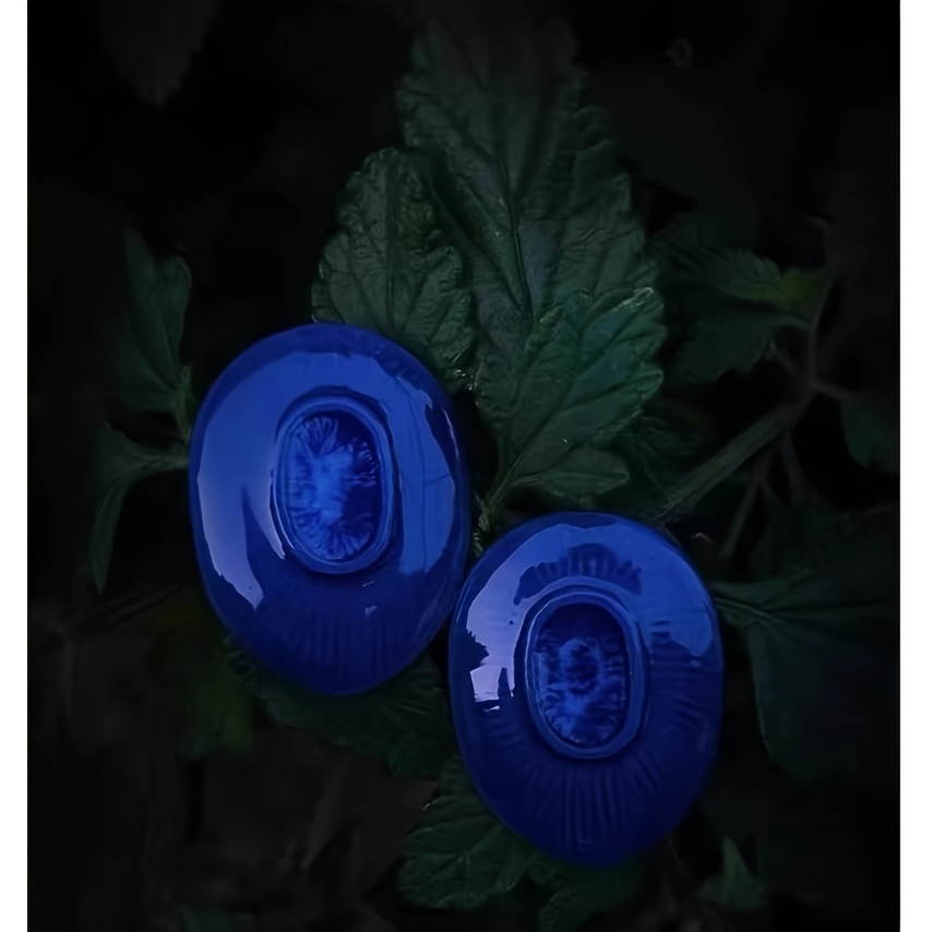 High-end Elegant Hong Kong-style Earrings with Vintage Leaf Design