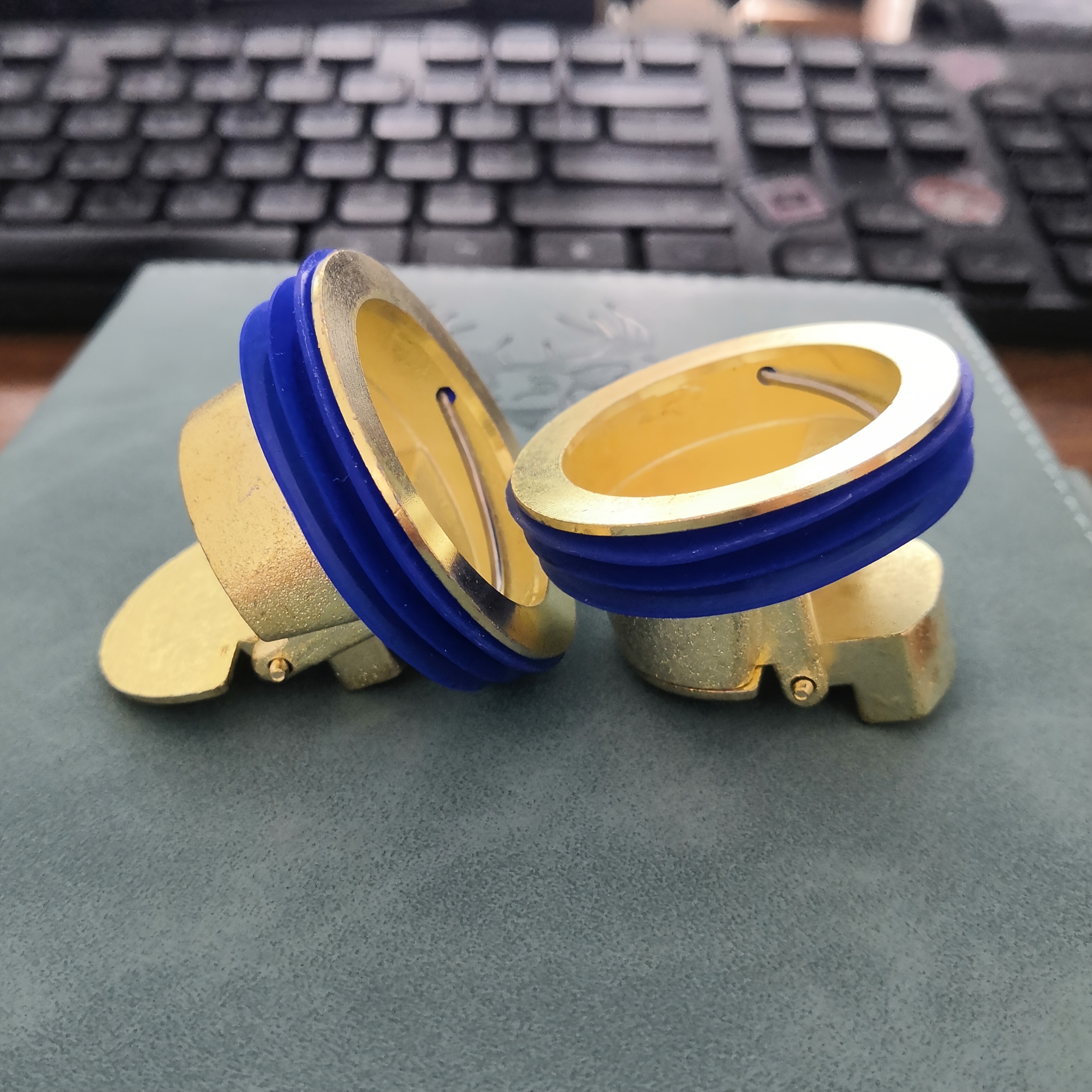 2pcs Heavy-duty Bathroom Floor Drain Core-an Effective Solution Against Odors, Pests, And Backflow. This Insertable Drain Plug Features A Gravity-activated Automatic Mechanism; Ideal For Older Homes