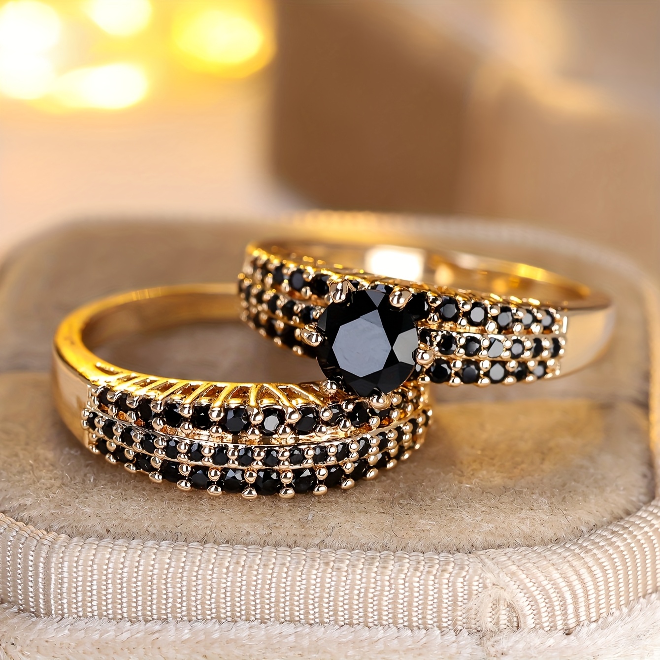 E-shop 2er-Set Goldfarbener Rundgeschnittener Ring mit schwarzen Steinen, Ehering, Valentinstags-Schmuck