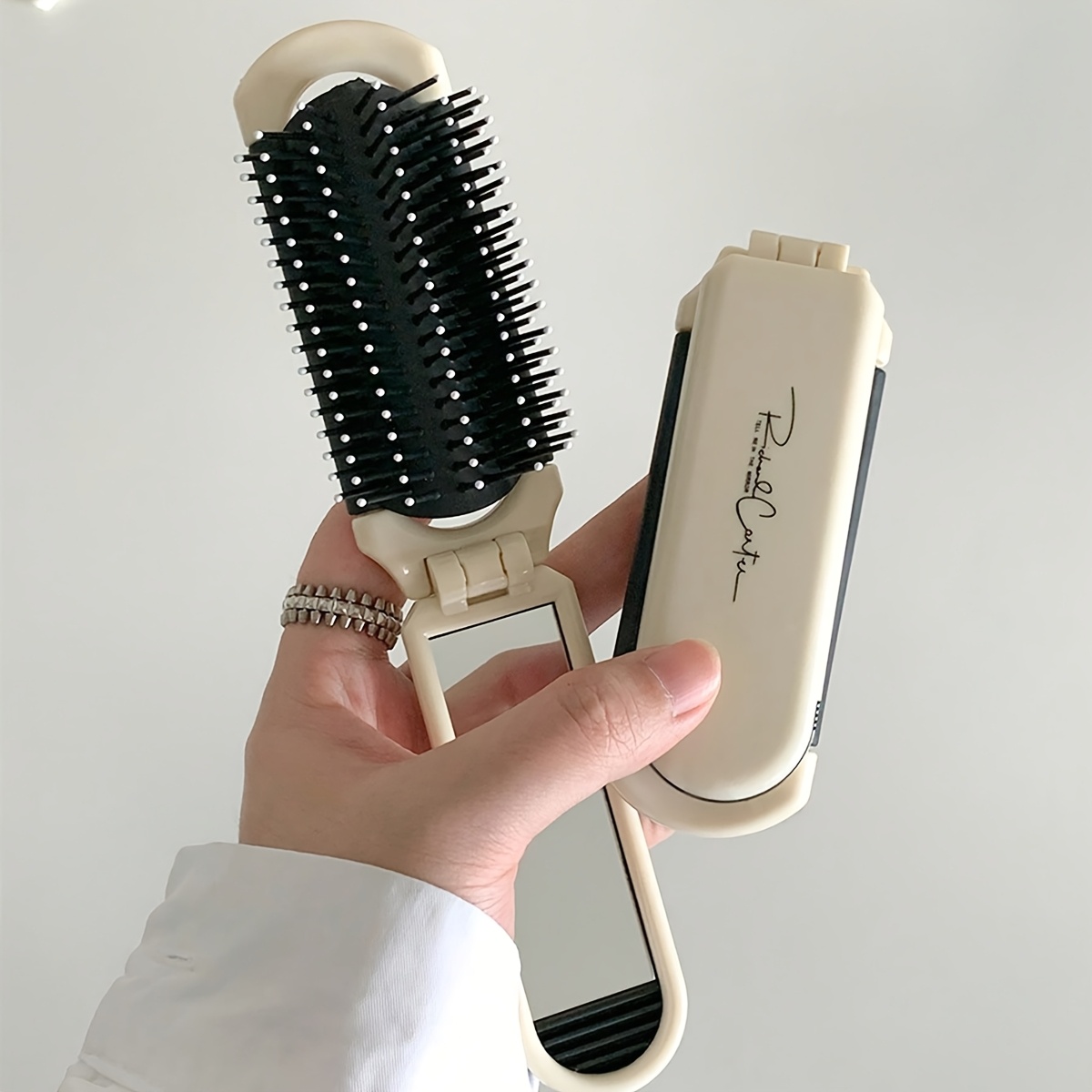 

Compact Foldable Hairbrush With Mirror - Portable Comb For Women, Ideal For Travel & Daily Use