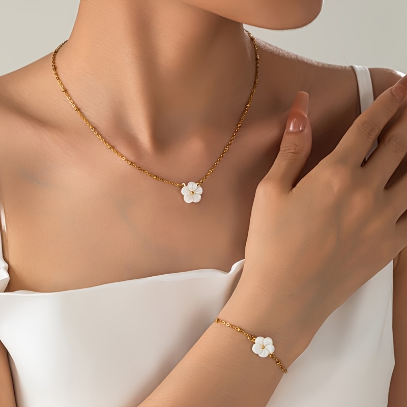 Dainty White Flower Pendant Necklace & Bracelet Set
