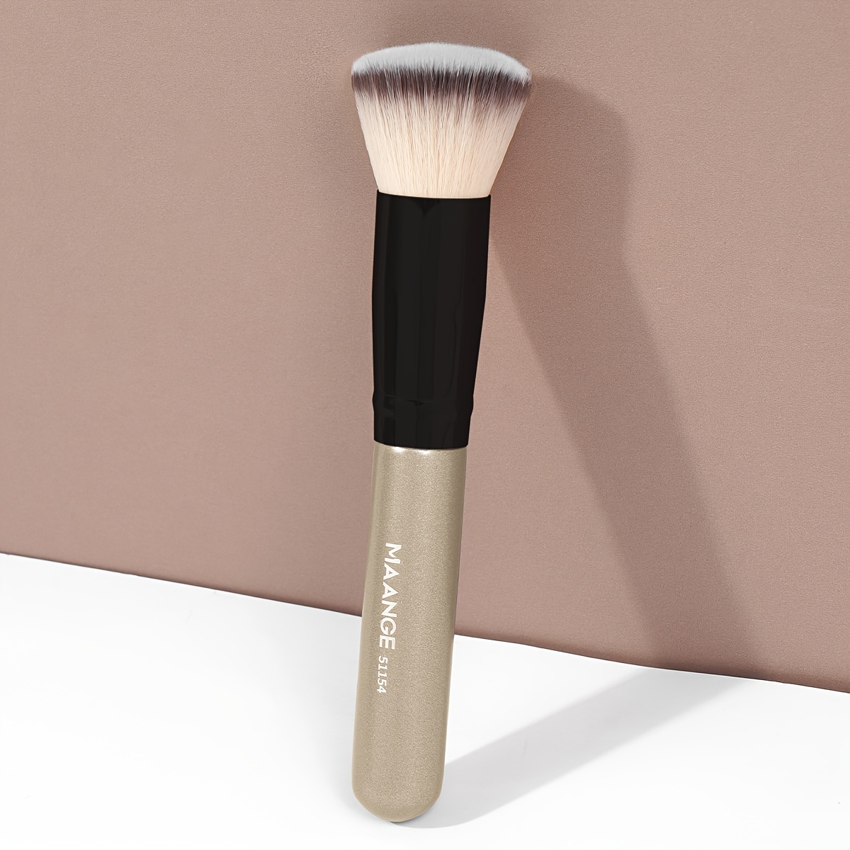MAANGE Oval Foundation Brush for All Skin Types