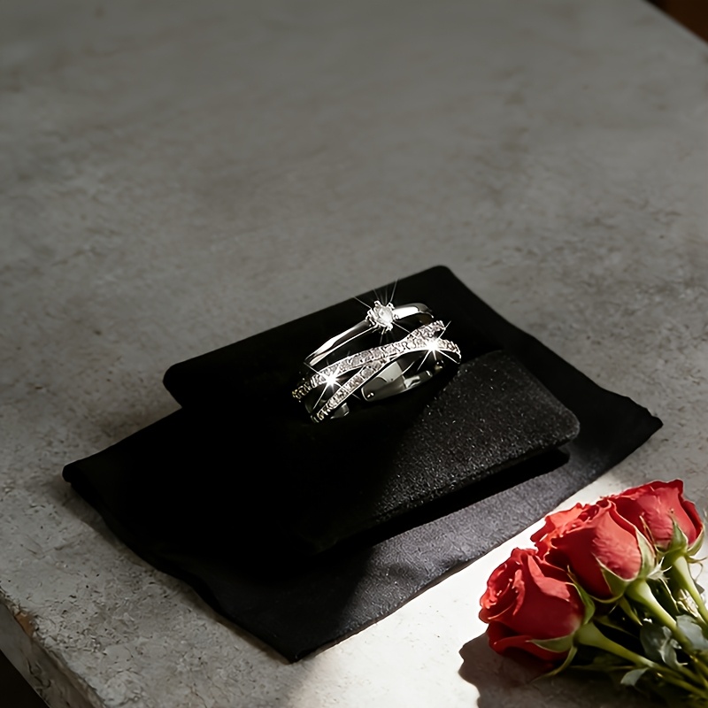 E-shop Ein Ring, ein stilvolles, offenes Design für Damen, mit einem verstellbaren und minimalistischen Style-Set mit synthetischem Zirkonia,