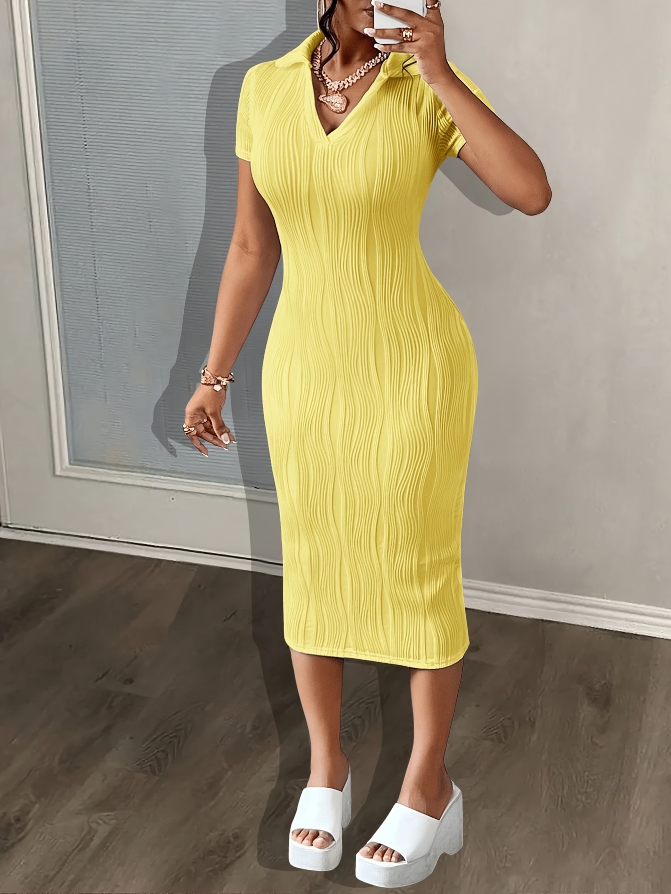 [V-Neck Short-Sleeve Dress] Elegant Fitted Long Short-Sleeve V-Neck Dress - Solid Color Texture for Commuting, Travel, Cocktails, Parties, Everyday Wear in Spring, Summer, Autumn