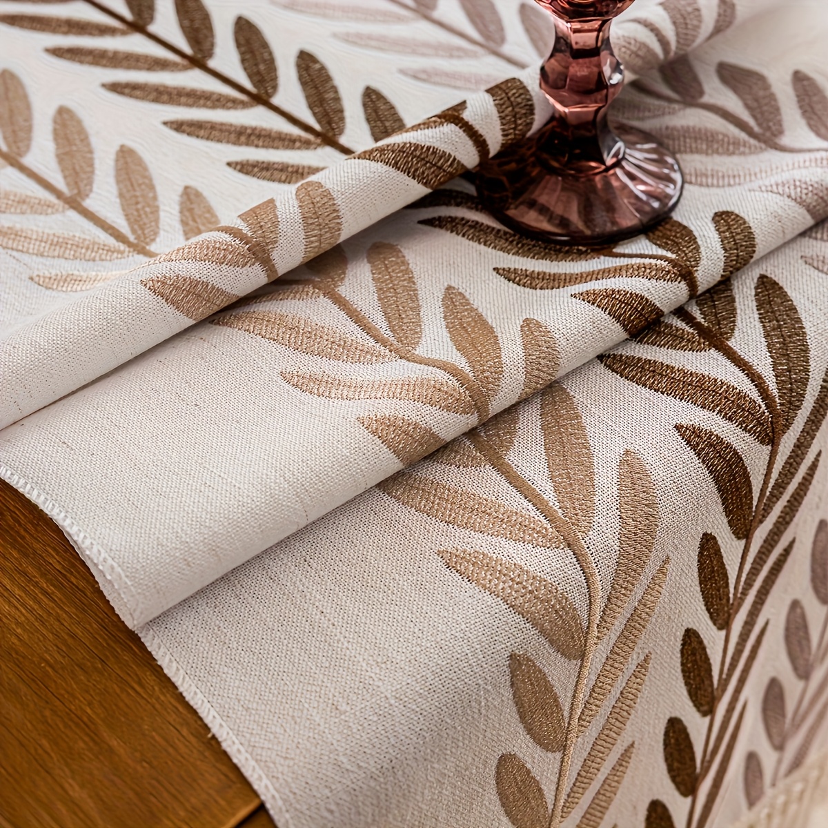 Chemin De Table Ovale Brodé – Blanc Cassé – 50x150 Cm – Motif Pavots – Polyester