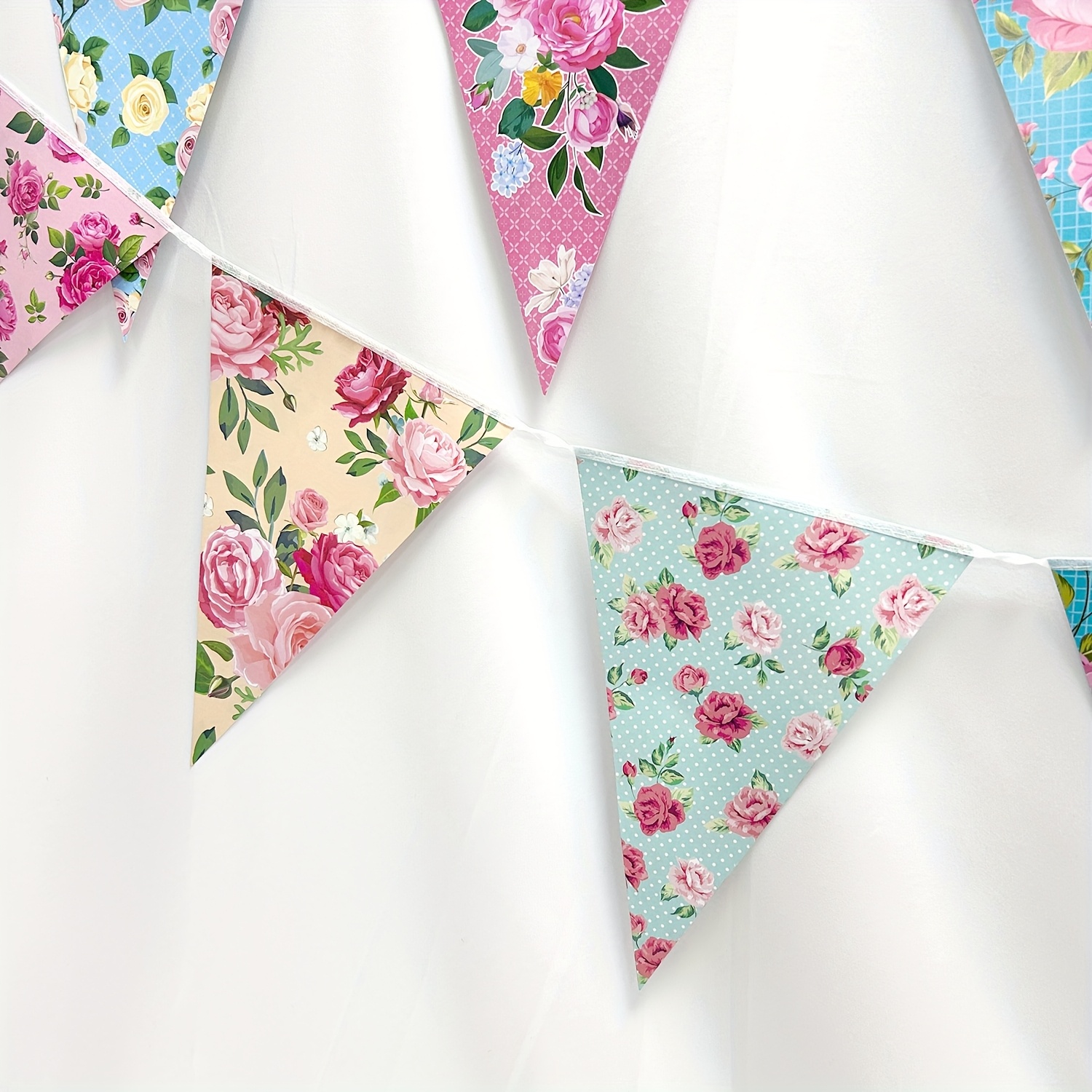 

Country Floral Party Banner - Paper Flags For Birthday & Holiday Decorations, No Power Needed