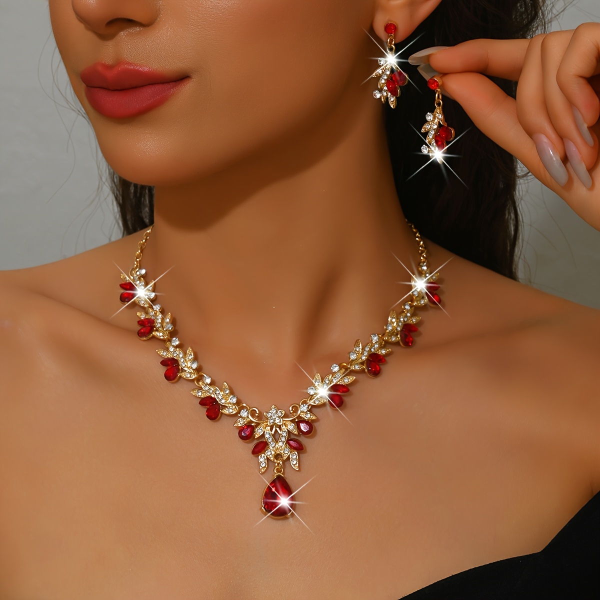 E-shop Elegantes schickes Damen-Hochzeitset, inklusive 1 Halskette 1 Paar Ohrringe, modisches Legierungs-Rhinestone-Blumen-Design, glänzend anmutig,